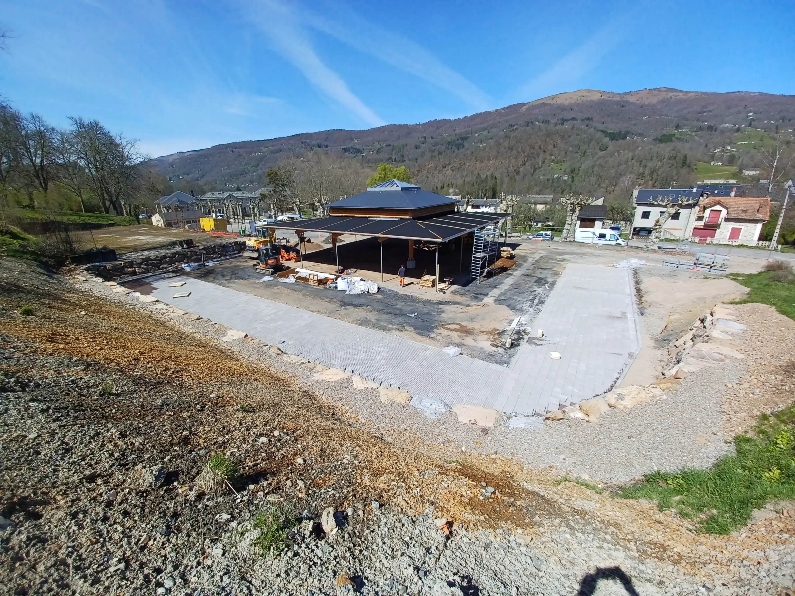 Création d'une halle couverte à Massat