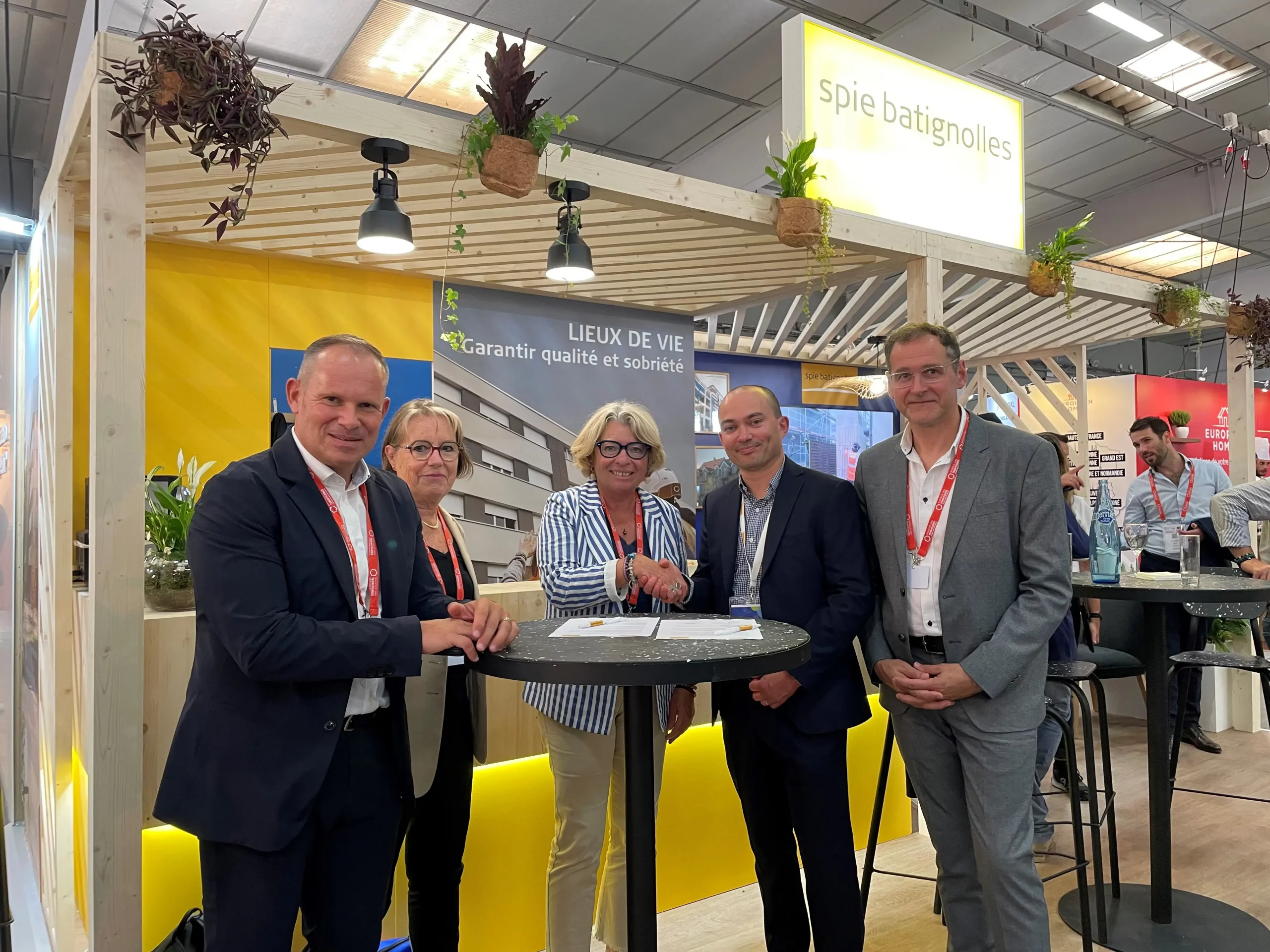 Signature partenariat Spie batignolles et Vendée Habitat